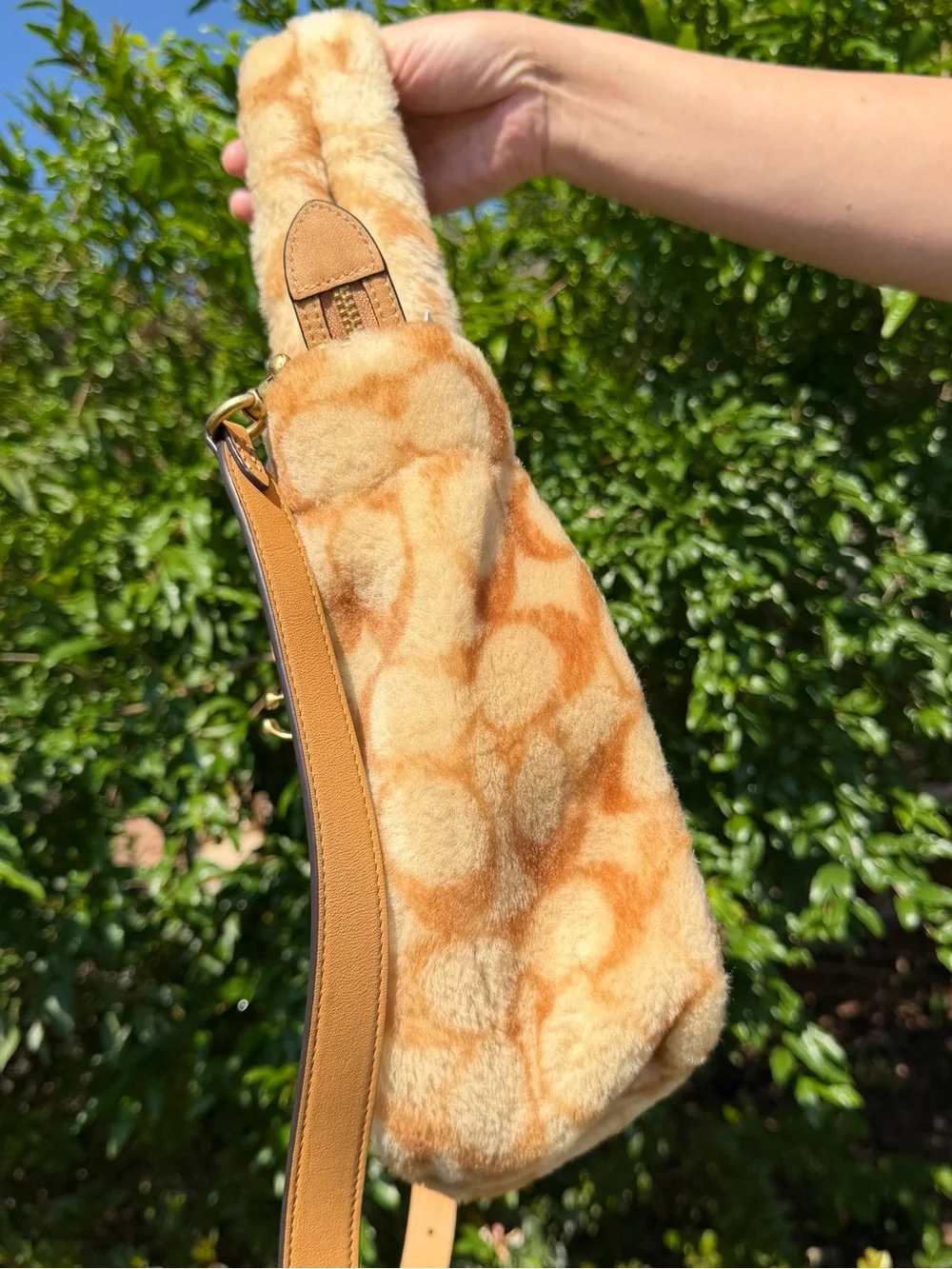 NWT Coach Tote 28 In Signature Shearling CC442